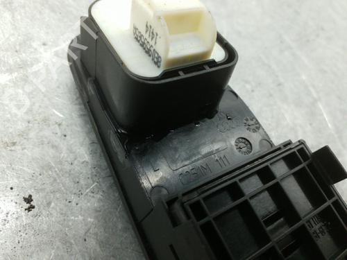 Used Left front window switch AUDI A1 Sportback (8XA, 8XF) 1.4 TFSI (185 hp) 25089151