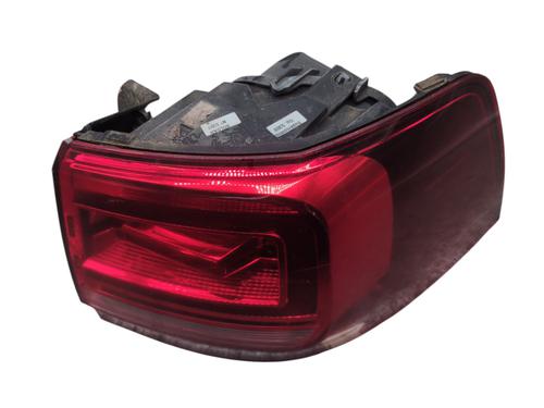 Feu arrière droit VW SHARAN (7N1, 7N2) 2.0 TDI (150 hp) 31883511