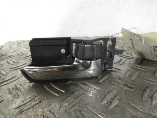 Used Front right interior door handle Front right interior door handle SUZUKI SWIFT III (MZ, EZ) 1.3 (RS413, ZC11S) (92 hp) 10591281 10591281