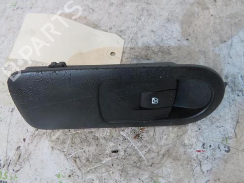 Used Right front window switch RENAULT SCÉNIC II (JM0/1_) [2003-2010]  25070935