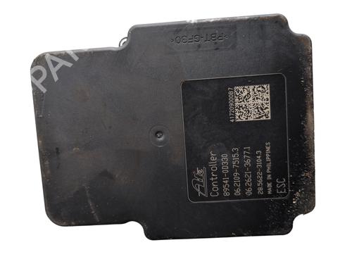 Used ABS pump TOYOTA YARIS (_P13_) 1.3 (NSP130_, NSP130) (99 hp) 32447795