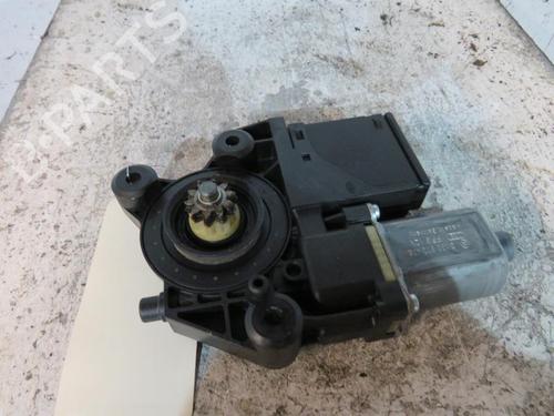 Used Right front window motor RENAULT MEGANE III Grandtour (KZ0/1) 1.5 dCi (KZ09, KZ0D, KZ1G, KZ29, KZ14, KZ1W, KZ10, KZ1F,... (110 hp) 25066373