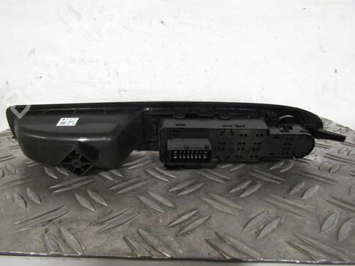 Used Left front window switch Left front window switch CITROËN DS3 (SA_) 1.6 VTi 120 (120 hp) 25095428 25095428