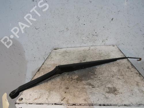 Used Front windshield wiper arm NISSAN X-TRAIL I (T30) 2.2 Di 4x4 (114 hp) 25067086