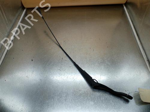 Used Front windshield wiper arm OPEL CORSA E (X15) 1.4 (08, 68) (90 hp) 25105062