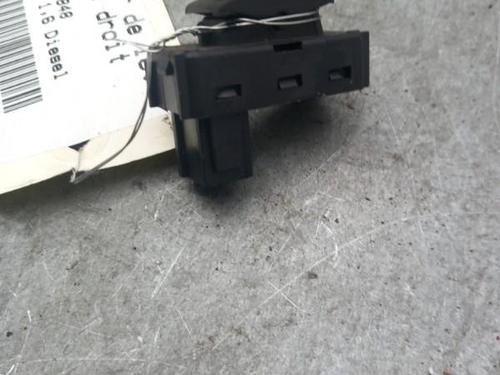 Used Right front window switch Right front window switch PEUGEOT 3008 I MPV (0U_) 1.6 HDi (112 hp) 25060308 25060308