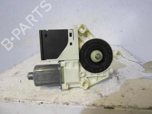 Rudehejsemotor bagstkærm højre RENAULT MEGANE III Grandtour (KZ0/1) 1.5 dCi (KZ09, KZ0D, KZ1G, KZ29, KZ14, KZ1W, KZ10, KZ1F,... (110 hp) 25068648