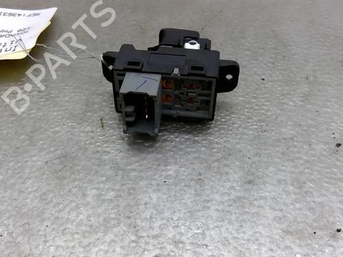 Used Right rear window switch KIA SORENTO III (UM) [2015-2023]  25082458