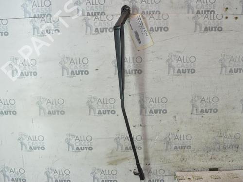 Used Front windshield wiper arm PEUGEOT 407 (6D_) 2.2 16V (6D3FYH, 6D3FYE) (163 hp) 25086913