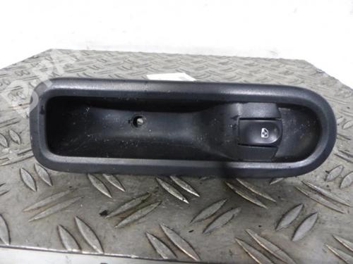 Used Left front window switch Left front window switch RENAULT CLIO III (BR0/1, CR0/1) [2005-2014] 10586712 10586712