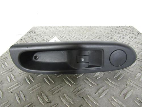 Used Right front window switch RENAULT CLIO III (BR0/1, CR0/1) 1.2 16V (BR02, BR0J, BR11, CR02, CR0J, CR11) (75 hp) 25091804