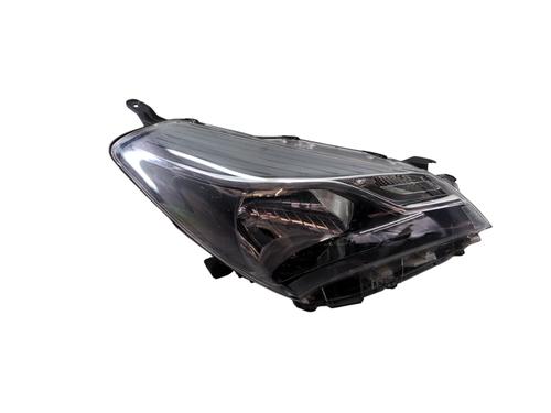 Used Right headlight Right headlight TOYOTA YARIS (_P13_) 1.5 (NSP131_) (112 hp) 32783346 32783346