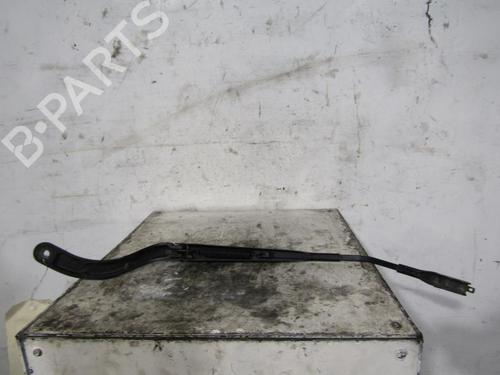 Used Front windshield wiper arm ALFA ROMEO MITO (955_) 1.3 MultiJet (955AXP1A, 955AYC1A) (95 hp) 25096301