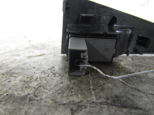 Used Right rear window switch Right rear window switch SEAT LEON (1P1) 2.0 TDI (140 hp) 25105551 25105551