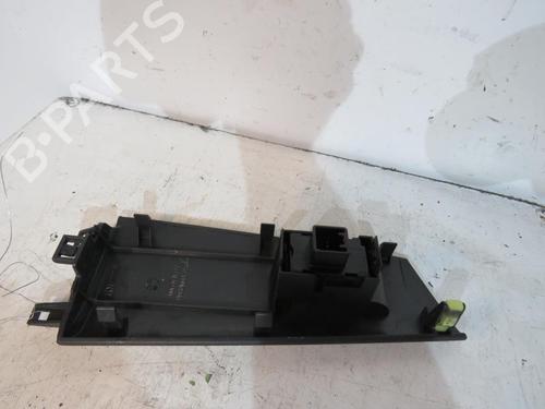 right-front-window-switch-toyota-corolla-_e12_-2001-2002-2003-2004-2005-2006-2007-2008-25112912 main image