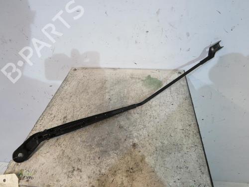 Used Front windshield wiper arm VW POLO (9N_, 9A_) 1.6 16V (105 hp) 25086229