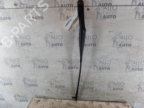 Used Front windshield wiper arm OPEL ASTRA H GTC (A04) 1.9 CDTI (L08) (120 hp) 25115218