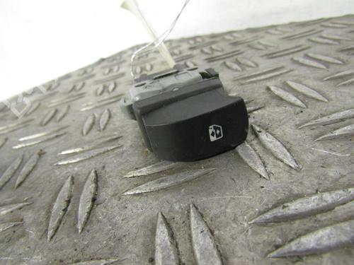 Used Right front window switch RENAULT CLIO II (BB_, CB_) [1998-2016]  25108365