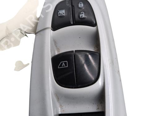 Used Left front window switch NISSAN JUKE (F15) 1.6 (117 hp) 31317319