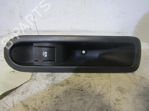 Used Left rear window switch RENAULT MEGANE II Estate (KM0/1_) [2003-2012]  25064509