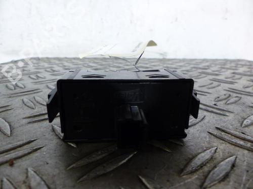 Used Warning switch Warning switch DACIA SANDERO II TCe 90 (B8M1, B8MA, B8AC) (90 hp) 25107986 25107986