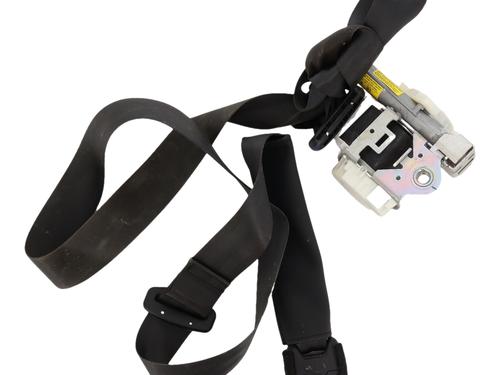 front-right-seatbelt-fiat-500l-351_-352_-2012-34213004 main image