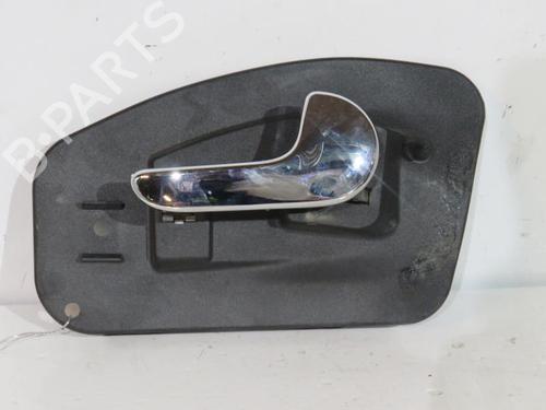Poignée intérieure arrière droite OPEL CORSA C (X01) 1.4 Twinport (F08, F68) (90 hp) 25083933