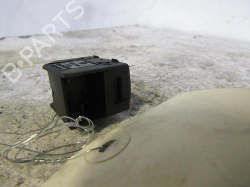 Interrupteur de vitre avant droite VW BORA I (1J2) 1.9 TDI (90 hp) 25106261