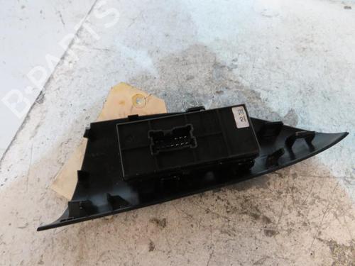 Used Right front window switch Right front window switch NISSAN JUKE (F15) 1.6 (117 hp) 25081129 25081129