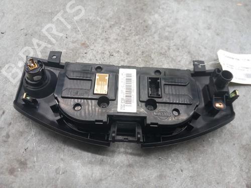 Used Climate control NISSAN MICRA III (K12) 1.2 16V (65 hp) 25055463