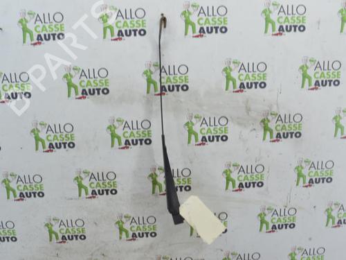 Used Front windshield wiper arm RENAULT CLIO I (B/C57_, 5/357_) 1.9 D (B/C/S576, B/C/S57L) (64 hp) 25070986