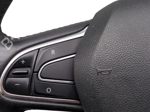 steering-wheel-renault-megane-iv-hatchback-b9amn_-2015-32702460 main image