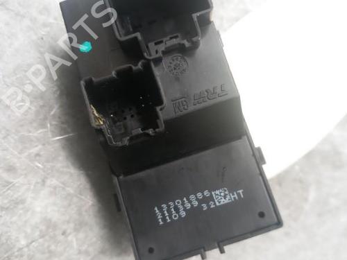 Used Right front window switch Right front window switch OPEL MERIVA B MPV (S10) 1.7 CDTI (75) (110 hp) 25060233 25060233