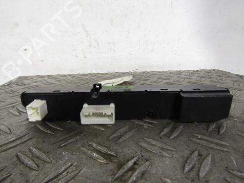 Used Warning switch Warning switch KIA CEE'D SW (ED) 1.6 CRDi 115 (115 hp) 25065888 25065888