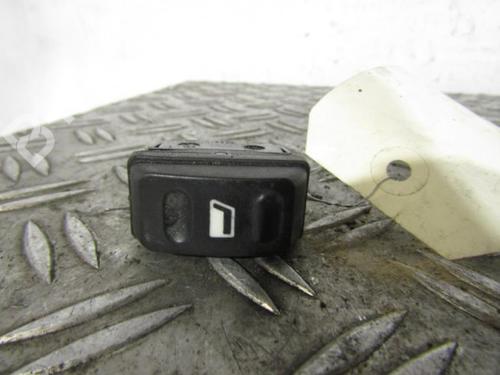 Used Right front window switch Right front window switch CITROËN XSARA PICASSO (N68) 1.6 HDi (109 hp) 10588117 10588117