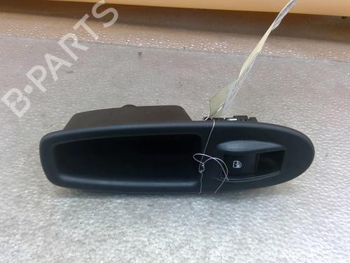 Used Right rear window switch FIAT 500L (351_, 352_) 1.3 D Multijet (199LXY1A, 199LXY11) (84 hp) 25093261