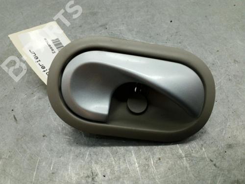 Used Front right interior door handle Front right interior door handle RENAULT TWINGO II (CN0_) 1.2 16V (CN04, CN0B) (75 hp) 10613011 10613011