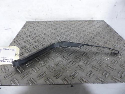 Used Rear windshield wiper arm NISSAN X-TRAIL I (T30) 2.2 Di 4x4 (114 hp) 25107790