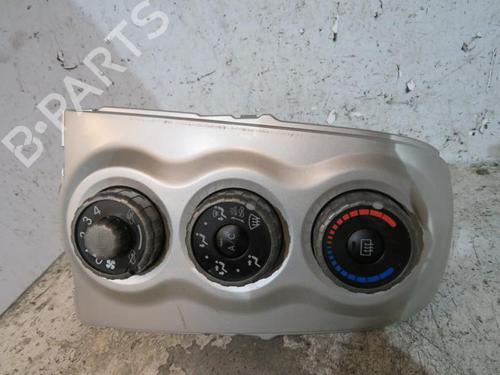 Used Climate control TOYOTA YARIS (_P9_) 1.4 D-4D (NLP90_, NLP90R) (90 hp) 25092230
