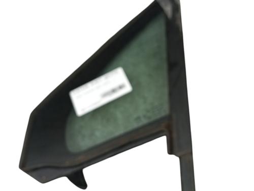 Vidro triangular frente esquerdo PEUGEOT 208 I (CA_, CC_) 1.0 VTi | BP30900584C111