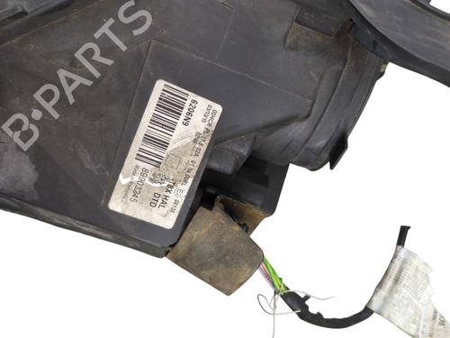 Right headlight PEUGEOT 5008 (0U_, 0E_) 2.0 HDi 150 / BlueHDi 150 | BP32113586C29