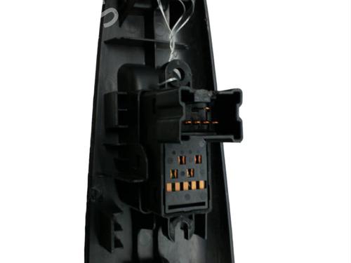 Used Right rear window switch Right rear window switch NISSAN NOTE (E11, NE11) 1.5 dCi (86 hp) 25077654 25077654