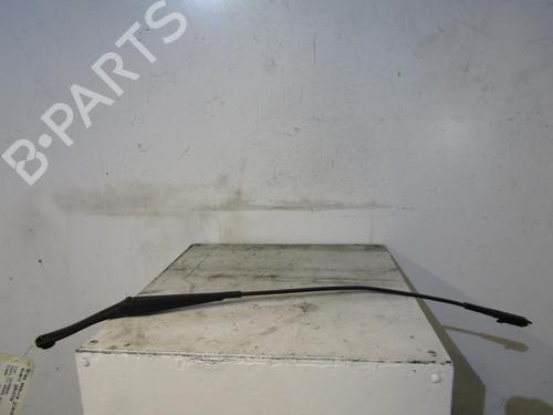 Used Front windshield wiper arm FIAT GRANDE PUNTO (199_) 1.3 D Multijet (75 hp) 25111842
