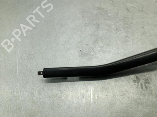 Used Rear windshield wiper arm BMW 1 (E87) 116 i (115 hp) 25062762
