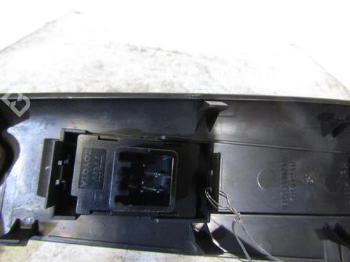 right-front-window-switch-toyota-corolla-_e12_-2001-2002-2003-2004-2005-2006-2007-2008-25090034 main image