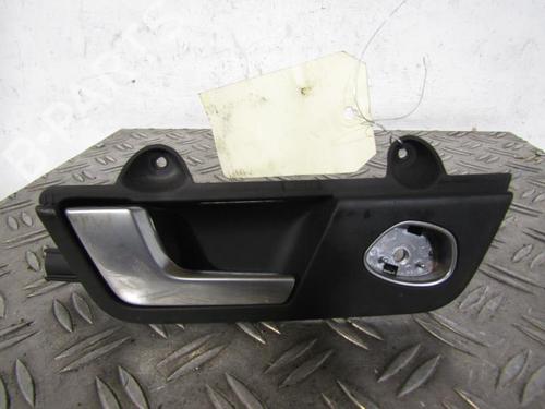 Venstre bak invendig håndtak AUDI A4 B6 (8E2) 2.5 TDI quattro (180 hp) 25108598