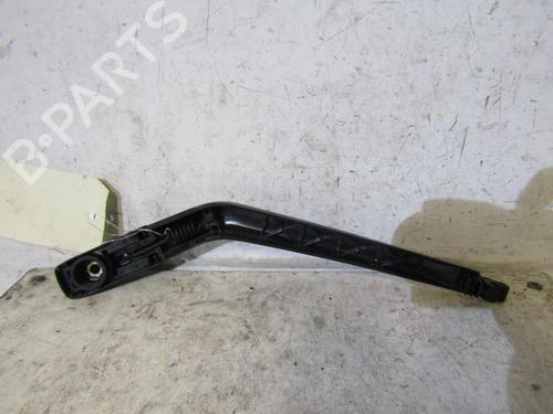 Used Rear windshield wiper arm TOYOTA YARIS (_P13_) 1.5 Hybrid (NHP130_, NHP130) (101 hp) 25106561