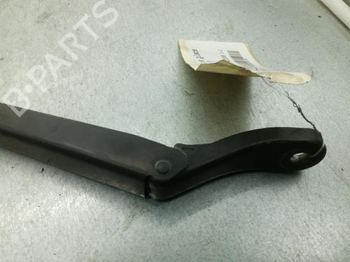Used Front windshield wiper arm Front windshield wiper arm RENAULT TWINGO II (CN0_) 1.2 (CN0D) (58 hp) 25104464 25104464