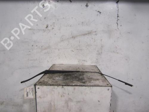 Used Front windshield wiper arm ALFA ROMEO MITO (955_) 1.3 MultiJet (955AXP1A, 955AYC1A) (95 hp) 25096302