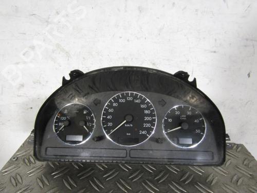 Used Instrument cluster MERCEDES-BENZ M-CLASS (W163) ML 270 CDI (163.113) (163 hp) 25108517